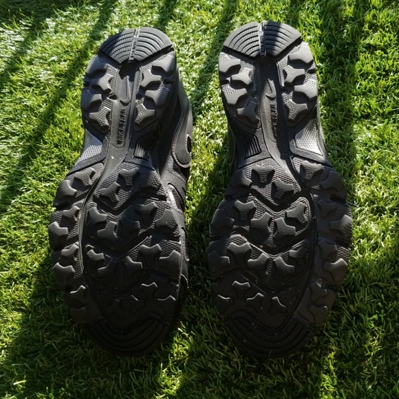 Nike Sport Shoes - Picture 2 of 4